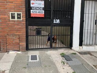 Foto 1 de Casa Fondo en venta en Bernal Oeste