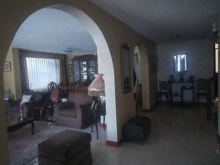Foto 3 de Vendo Casa  en el Mejor Sector Comercial de La Floresta No Patrimoniada