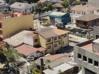 Foto 2 de Vendo Casa  en el Mejor Sector Comercial de La Floresta No Patrimoniada