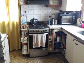 Foto 4 de GRANADA 900 CASA 3 AMB  CON COCHERA Y PATIO