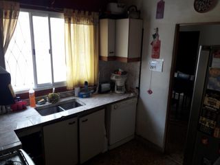 Foto 5 de GRANADA 900 CASA 3 AMB  CON COCHERA Y PATIO