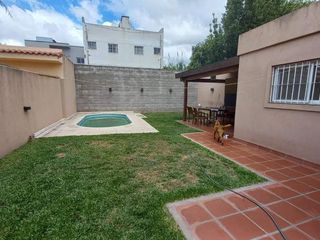 Foto 15 de Casa Fondo en venta en Villa Luzuriaga
