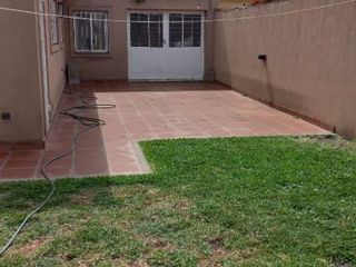 Foto 12 de Casa Fondo en venta en Villa Luzuriaga