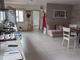 Foto 8 de Casa Fondo en venta en Villa Luzuriaga