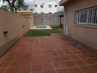 Foto 14 de Casa Fondo en venta en Villa Luzuriaga
