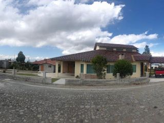 Venta Casa de Campo 2D.con terreno y mini departamento.  sector los Arrayanes, Malchinguí