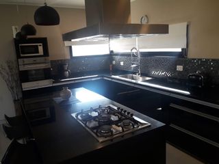 Casa en venta - 3 dormitorios 4 baños 2 cocheras - 600mts2 - José Hernández