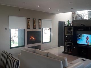 Casa en venta - 3 dormitorios 4 baños 2 cocheras - 600mts2 - José Hernández