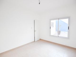 Casa en alquiler - 5 dormitorios 5 baños - 230mts2 - Manuel B Gonnet, La Plata