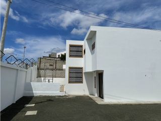 Foto 5 de CASA  AMPLIA EN URB MANTA BEACH, MANTA