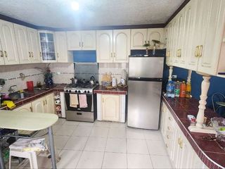 Foto 4 de Vendo casa rentera en dos cuerpos, Sector estadio de Chimbacalle