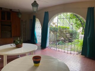 Venta Casa 5 amb dependencia terraza patio jardin parrilla en Floresta Norte