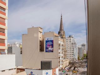 Venta oficina a la calle sobre peatonal San Martín
