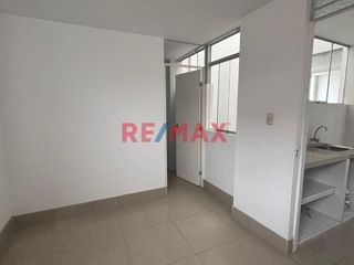 Foto 6 de Venta De Departamento Duplex Urb. Mochica Con Potencial De Negocio