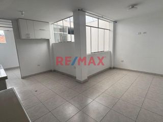 Foto 9 de Venta De Departamento Duplex Urb. Mochica Con Potencial De Negocio