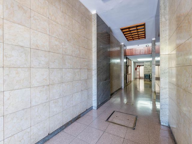 VENTA/PERMUTA - Departamento 2 dormitorios más comodín y Balcón - Macroentro, Rosario.