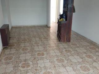 CENTRO CASTELAR SUR ALQUILO REGIO DEPARTAMENTO DE 4 AMBIENTE CON COCHERA IMPERDIBLE