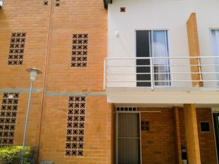 Foto 1 de casa en arriendo en ciudad santa bárbara. Cod A17034