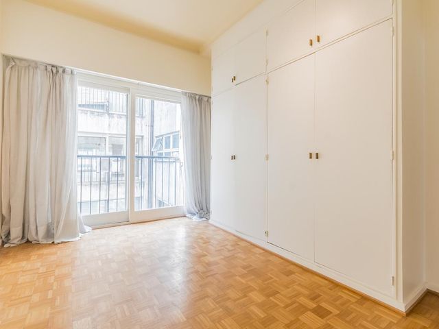 Departamento de 7 ambientes con dependencia y balcón corrido en venta - cochera - Recoleta