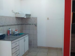 Casa en venta - 3 Dormitorios 2 Baños 1 Cochera - 80 mts2 - Parque Avellaneda