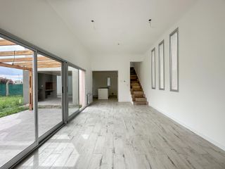 Casa en Venta, Don mateo, Funes, 3 dormitorios con amplio parque ! a estrenar !