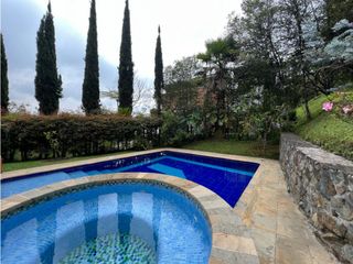 Espectacular casa con piscina en Los Balsos
