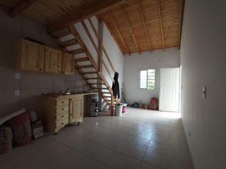 Foto 8 de EXCELENTE PH PLANTA ALTA A ESTRENAR CON ENTREPISO, HABITACIÓN, COCINA COMEDOR Y BAÑO COMPLETO CON DUCHA.