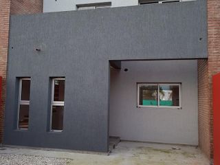 Duplex en venta - 2 dormitorios 2 baños - 190 mts2 - Manuel B. Gonnet, La Plata