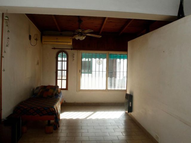 Casa en alquiler -  2 Dormitorios 2 Baños - 300mts2 - City Bell