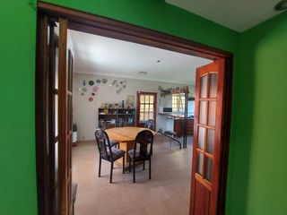 Casa en venta de 4 dormitorios c/ cochera en Villa del Parque