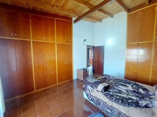 Casa en venta de 4 dormitorios c/ cochera en Villa del Parque