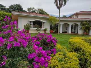 Foto 2 de casa campestre en venta en pance. Cod V107350