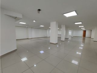 Oficina de 400 M2 Cerca a Unicentro