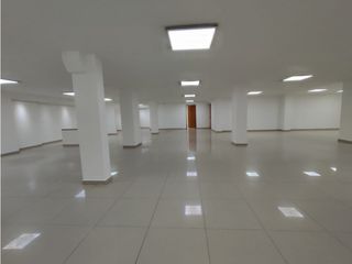 Oficina de 400 M2 Cerca a Unicentro