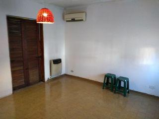Foto 2 de Casa PH en venta en Bernal Oeste