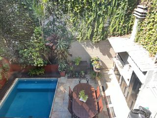 Casa de 5 ambientes con jardín y pileta en venta – Belgrano R   Excelente ubicación residencial