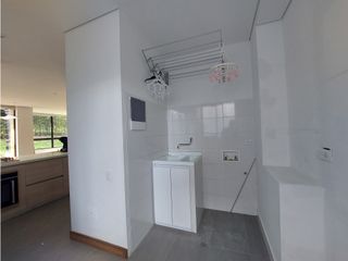 CASA CAMPESTRE EN CAJICA 3 HABITACIONES ESTUDIO Y 4 BAÑOS