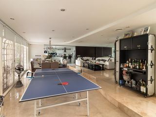 CASA SOBRE LOTE PROPIO CON JARDIN, PISCINA, SOLARIUM, QUINCHO Y PARRILLA EN VILLA URQUIZA VENTA