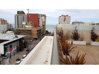 Semipiso de 4 ambientes. Cochera doble y terraza propia. Zona Playa Grande.