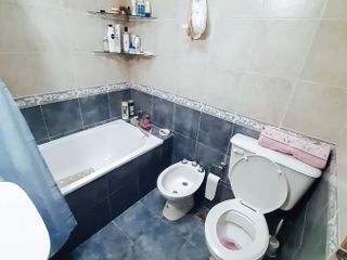PH en venta - 2 dormitorios 2 baños - 80mts2 - La Plata