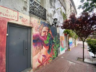 Casa de estilo  - 1000 m2 - 3 plantas - 2 locales - Terraza - Balcarce  y Pje. Giuffra, San Telmo