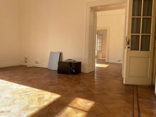 Casa de estilo  - 1000 m2 - 3 plantas - 2 locales - Terraza - Balcarce  y Pje. Giuffra, San Telmo