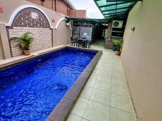 Suite Amoblada en Alquiler en Urdesa Central, 1 Hab, 1Baño, Planta Baja, Piscina.