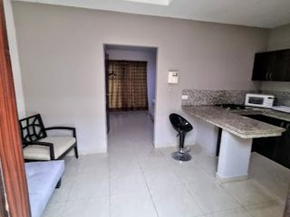 Suite Amoblada en Alquiler en Urdesa Central, 1 Hab, 1Baño, Planta Baja, Piscina.