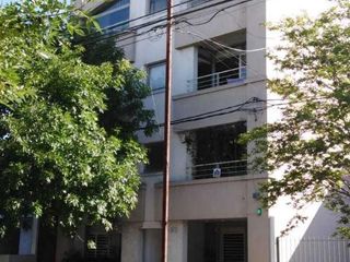 Departamento venta 2 dormitorios 1 baño 1 balcón 1 cochera 72 mts 2 totales - La Plata