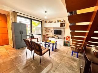 Precioso dúplex de 2 dormitorios con cochera en VENTA, zona Parque Guillermina