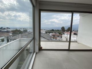 Departamento con balcón - 3 habitaciones  cerca paseo San Francisco | Cumbayá, Quito