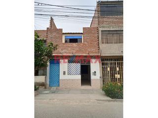 Foto 1 de Departamento de estreno, en primer piso con cocina abierta, sala - comedor, tres dormitorios, un baño y  puerta a la calle en avenida principal. Cerca