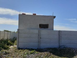 Casa pequeña en construcción con servicios en venta en San Vicente