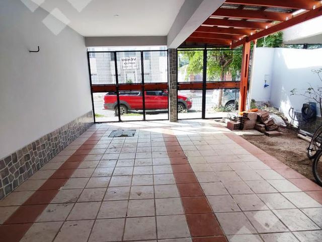 VENTA:  DUPLEX 3 DORM - C/BALCON Y COCHERA SEMI CUBIERTA